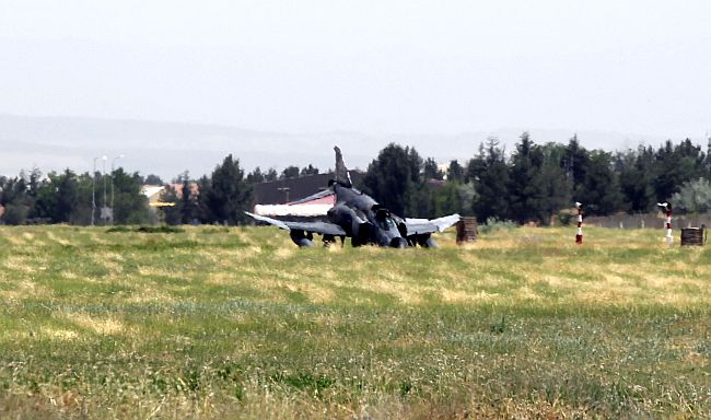 İniş Takımları Açılmadı... Pilotlar Atlayarak Kurtuldu