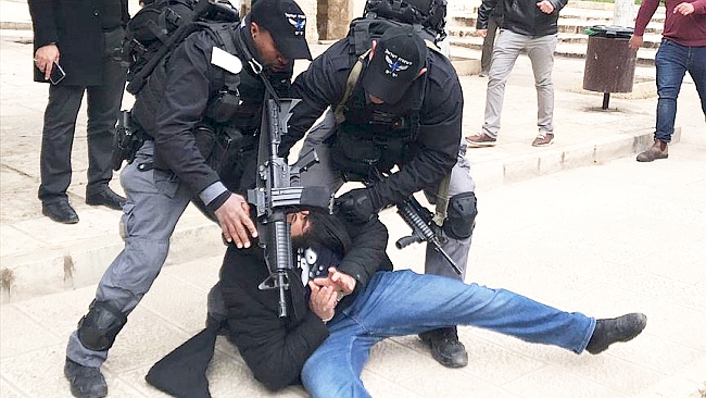 İsrail İki Ayda 905 Filistinli'yi Gözaltına Aldı