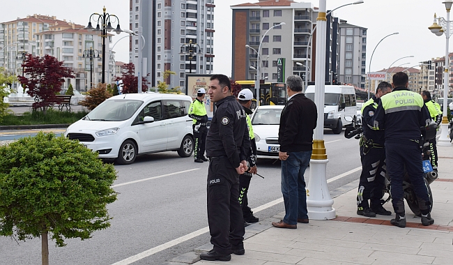 Trafikte Kavga, Polisin Burnu Kırıldı