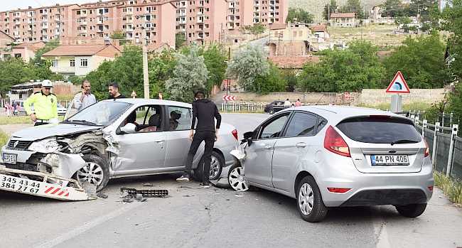 Üst Kanalboyu'nda Yine Kaza.. 3 Kişi Yaralandı