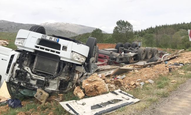 Sürücü Mucize Eseri Yara Almadan Atlattı