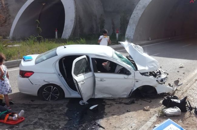 Karahan Tüneli Girişinde Kaza: 6 Yaralı