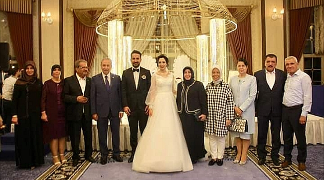 Bülent Arınç Malatya'da Düğüne Katıldı