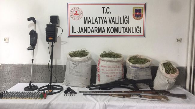 55 Kilo Esrar, 4 Silah Ele Geçti