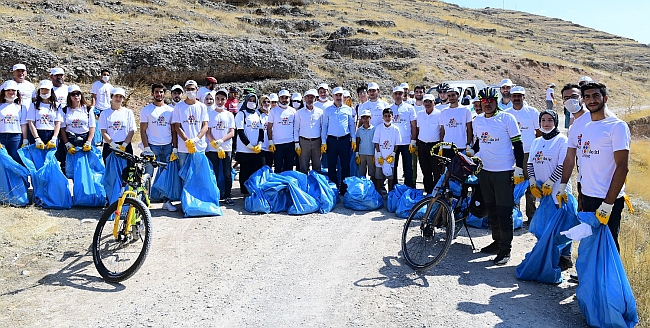 Beylerderesi'nde Çöp Topladılar