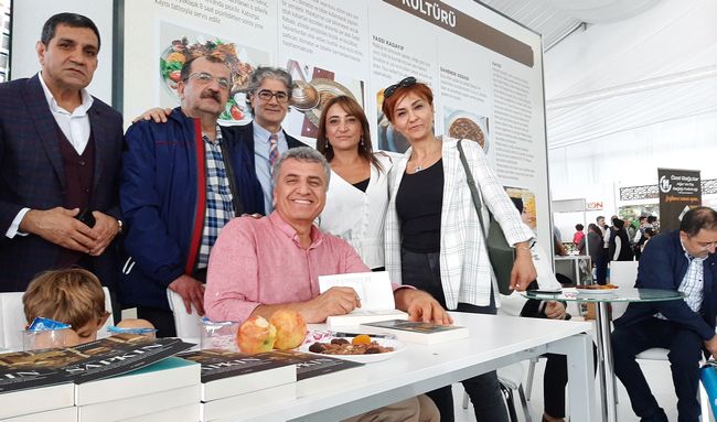 Fuat Kozluklu 'Malatya Günleri'nde Kitabını İmzaladı