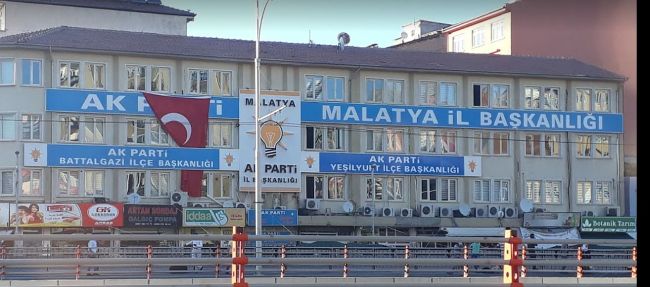 AKP'nin Bulunduğu Bina da Çürük Çıktı