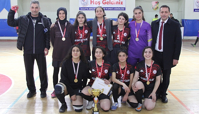 Futsal Kızlarda Şampiyon Akmercan