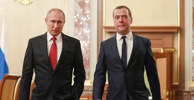 Putin'den Medvedev'e Yeni Görev