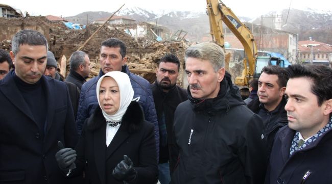 "Arkadaşlar Deprem Oldu, Bilmem Farkında mısınız!"