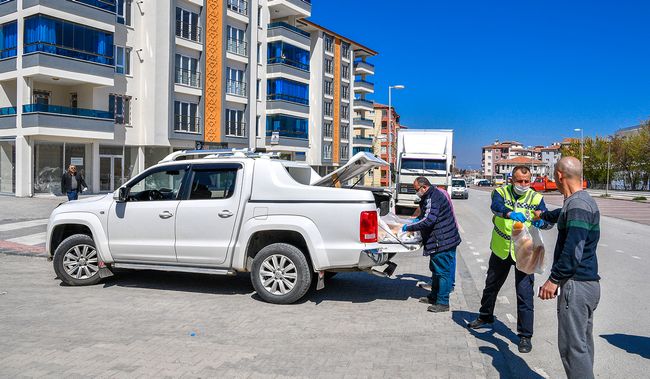 'Büyükşehir 2 Günde 257 Bin Ekmek Dağıttı'