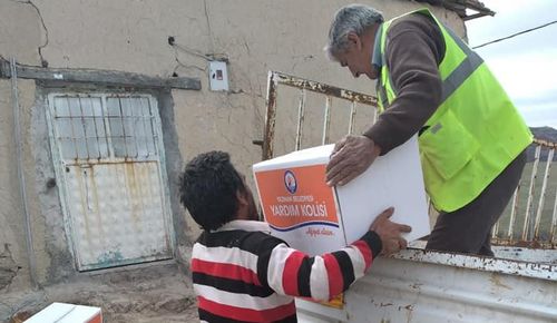 Yazıhan'da Gıda Yardımı