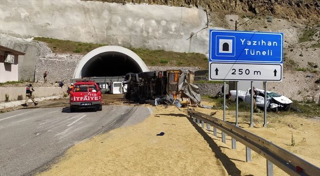 Tünel Girişinde Kaza.. 3 Kişi Yaralandı