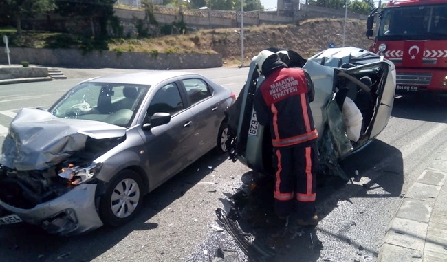 Elazığ Yolundaki Kazada 2 Yaralı