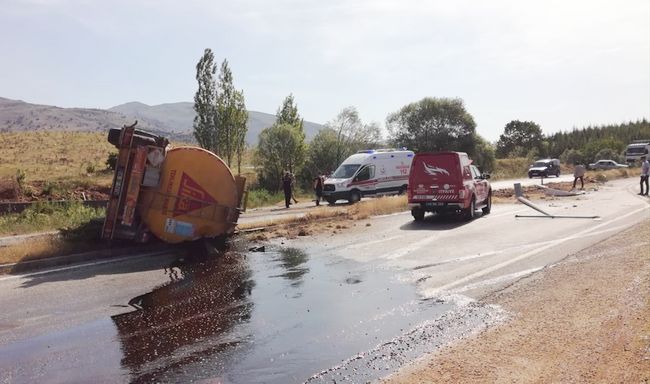 Tanker Devrildi, Sürücü Ağır Yaralandı