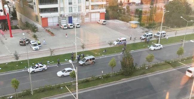 Polis Sınav Kağıtlarını Yoldan Topladı!
