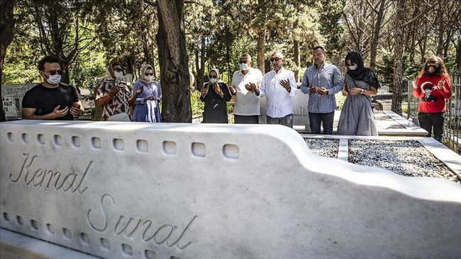 Kemal Sunal Mezarı Başında Anıldı