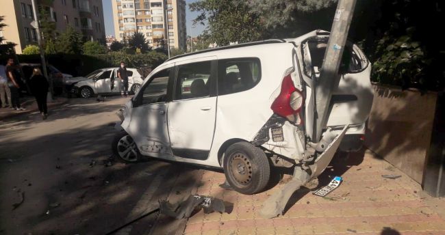 Sokakta Hafriyat Kamyonu Terörü Esti.. 7 Araç Hasar Gördü