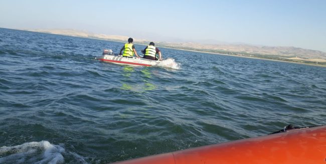 Botun Motoru Bozuldu, Rüzgar Açığa Sürükledi