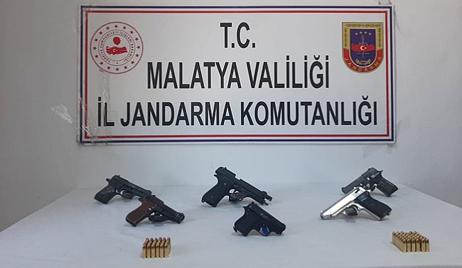 Silah Satıcıları 6 Tabancayla Yakalandı