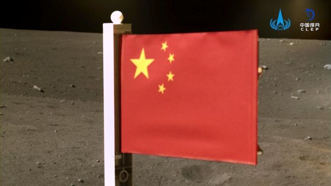 Keşif Aracı Ay'a Çin Bayrağı Dikti