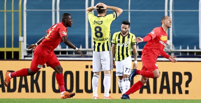 F.Bahçe Karşısında 'Kişilikli' Futbol ve Tarihi Galibiyet..0-3