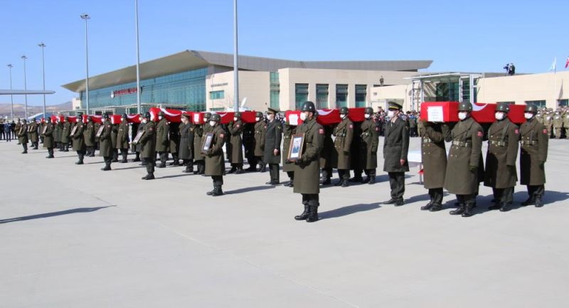 Şehit Korgeneral ve 10 Asker İçin Elazığ'da Tören