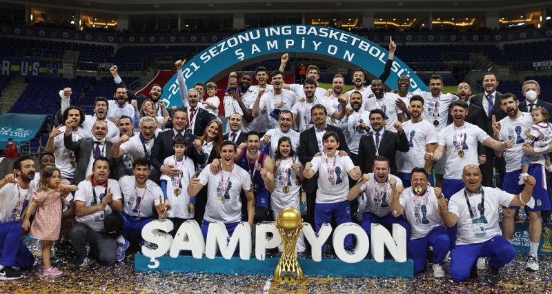 Anadolu Efes 2020- 2021 Sezonunun Şampiyonu Oldu