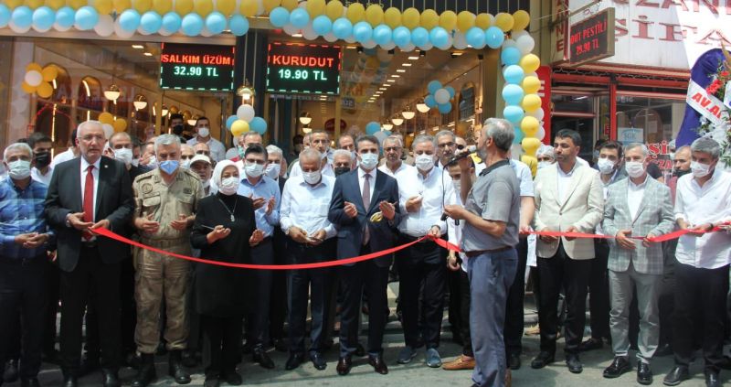 Milletvekili Çakır'ın Mağaza Açılışı 'Devlet Töreni' Gibi!