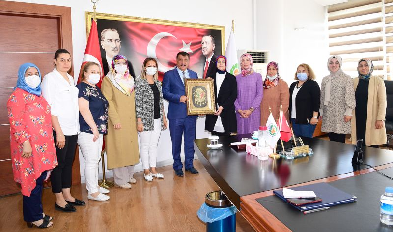 AKP'li Kadınlardan Gürkan'a Ziyaret ve Övgü