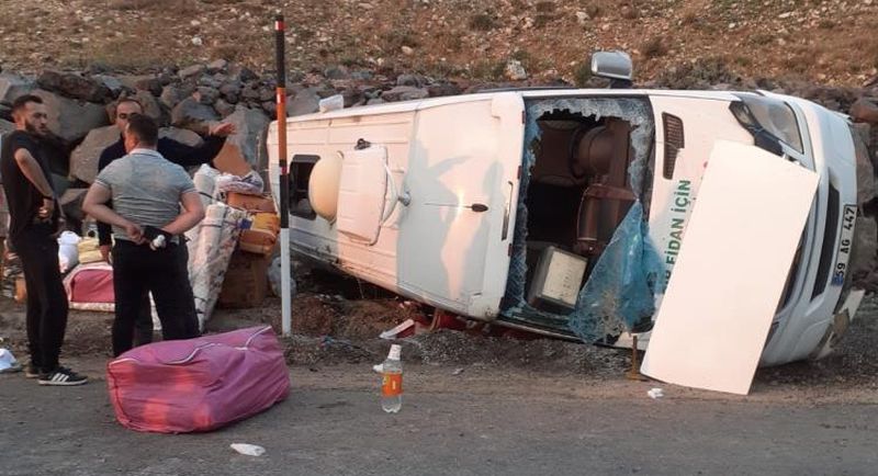 Malatya'dan Dönerken Kaza Yaptılar: 6 Yaralı