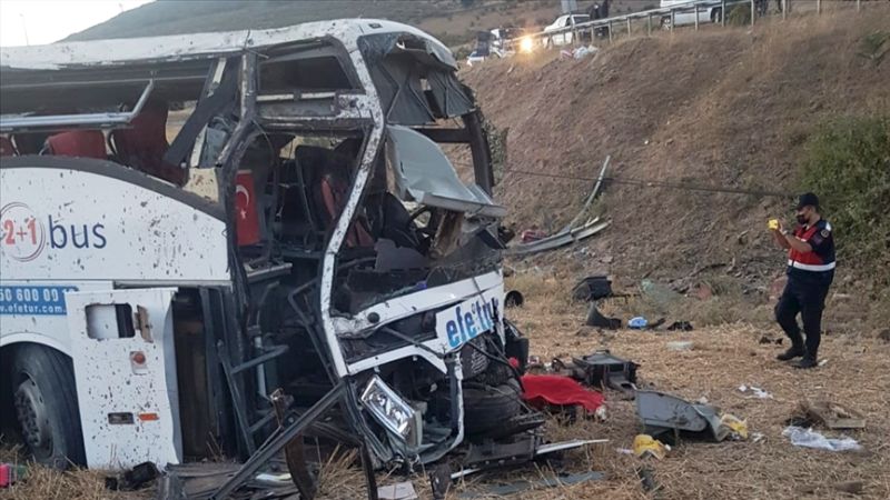 Yolcu Otobüsü Devrildi.. 15 Kişi Öldü, 17 Kişi de Yaralandı