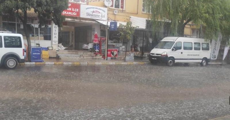 Arguvan'da Dolu ve Yağmur Etkili Oldu