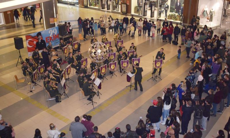 Askeri Bandodan Cumhuriyet Bayramı Konseri