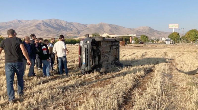 Hafif Ticari Araç Tarlaya Uçtu