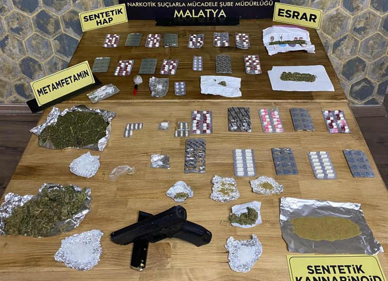 Narkotik'ten 21 Torbacıya Gözaltı