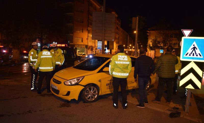 Trafik Kazasında Sürücü Yaralandı