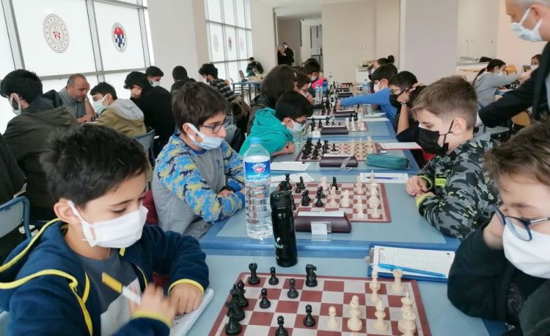 Çocuklar Arası Satranç Turnuvası Yapıldı