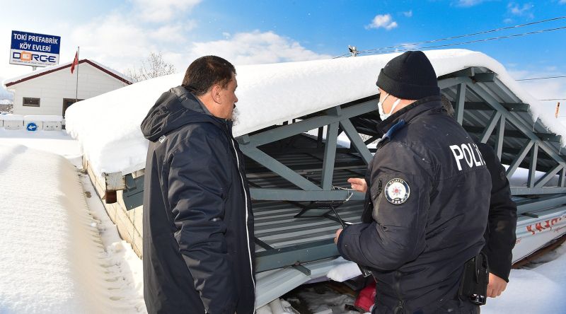 Polis Noktasındaki Çatıda Çökme Meydana Geldi