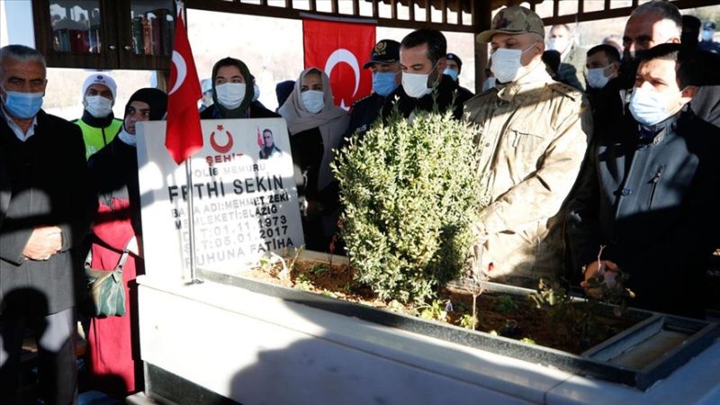 Şehit Polis Sekin'e Mezarı Başında Anma