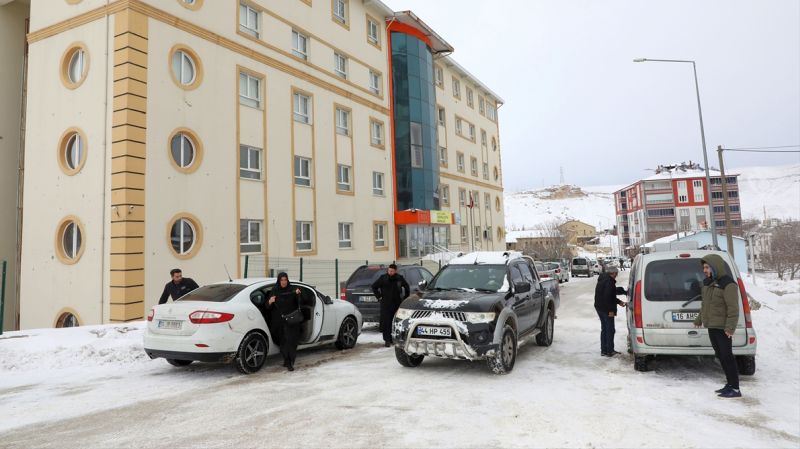 Yolda Kalanlar Misafirhanelere Yerleştiriliyor